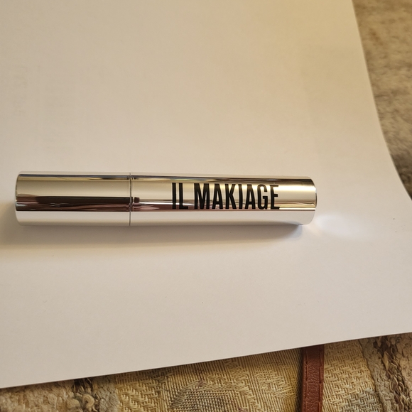 Silver Multi-Use Perfecting Concealer - Picture 3 of 4